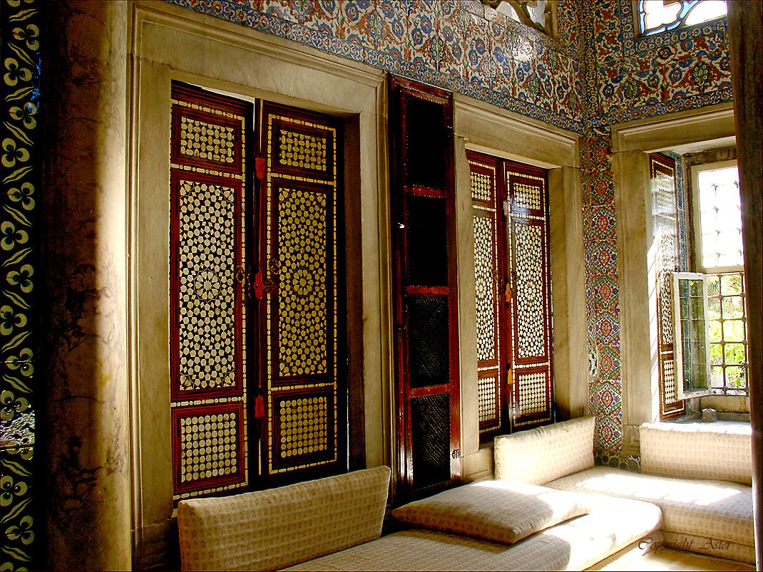 Topkapi Palace - A Room Interior - 20 September 2007 - 10.27 hrs.jpg