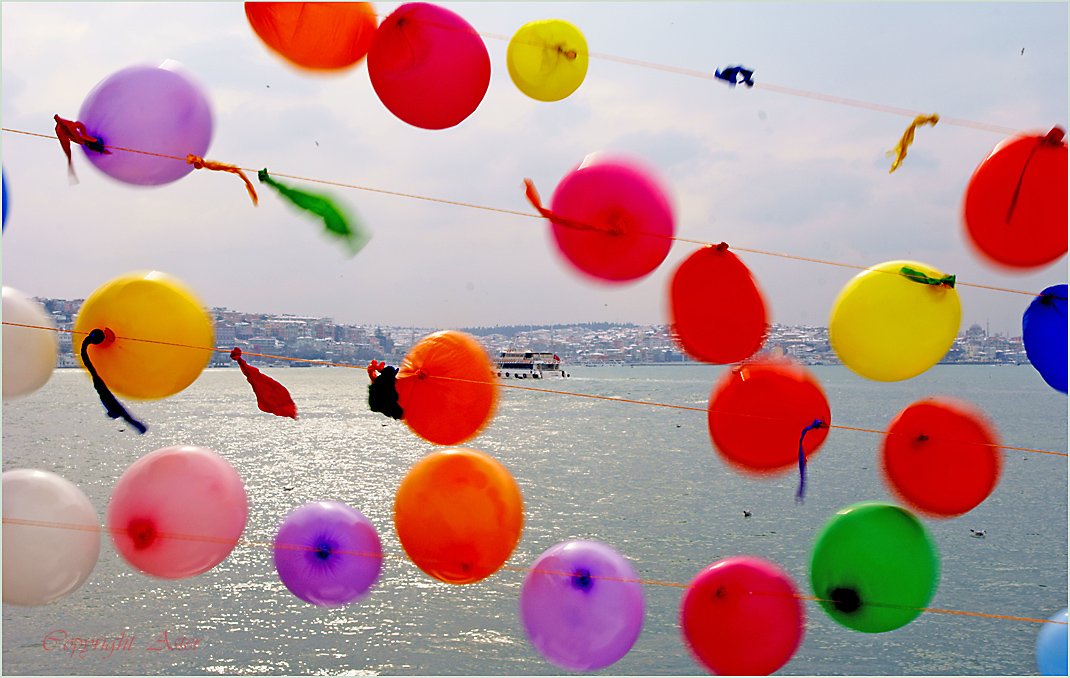 Balloons -Istanbul - 03 Feb. 2010 - 10.39am -Sony A100.jpg